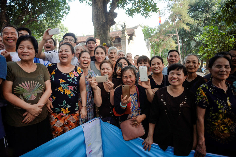 Thi nấu cơm, bắt lợn vui nhộn giữa thủ đô